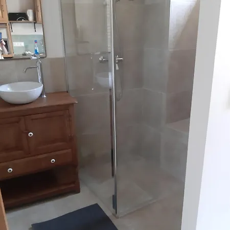 Apartment A Fleur De Rue, Calme, Proximite Et Fraicheur Uzes