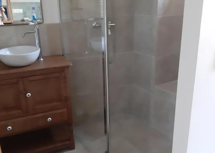 Appartement A Fleur De Rue Climatise Centre Uzès